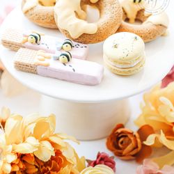 Earth and Sugar - Honey Bee Desserts