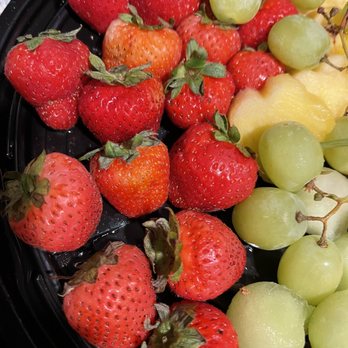Edible Arrangements - strawberries, grapes, and bananas - Gift Shops Near Me - San Diego, California Edible Arrangements - strawberries, grapes, and bananas - Gift Shops Near Me - San Diego, California