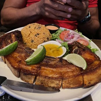 Gandules Grill - Chuleta Kankan con arroz con gandules - Puerto Rican Near Me - Lehigh Acres, Florida