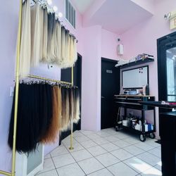 Carlos Leon Studio Salon