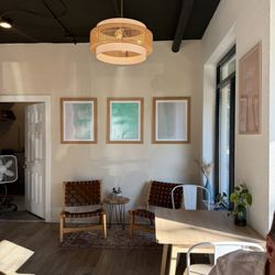 Kith & Kin - Inside/decor