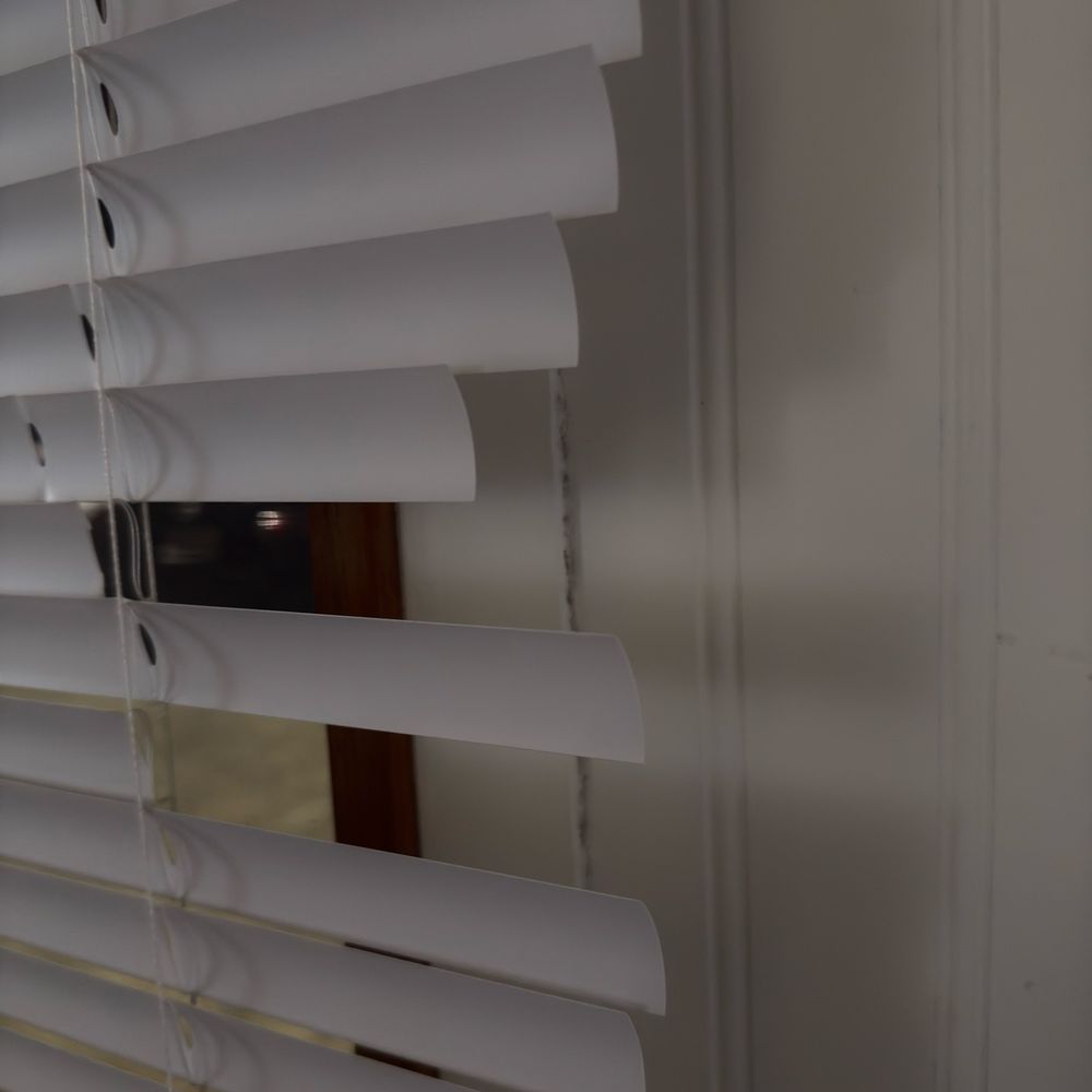 Gateway Inn - Broken window blinds - Guest Houses Near Me - Ashford, Washington