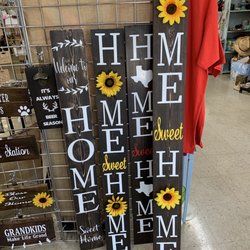 Rustic Hideaway - Melinda Mesa Rustic Welcome Home Signs