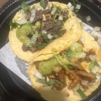 Pablito's Tacos - Taco de carne asada en taco de pastor with pineapple  (it doesn't  have pineapple ) and no lime . - Peruvian Near Me - Burbank, California