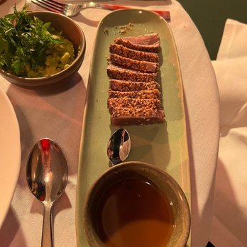 Monsieur Bleu - Tuna tataki (I ate a few before taking this picture) with spicy avocado tartare (spicy guacamole essentially) - French Near Me - Paris, 75 Monsieur Bleu - Tuna tataki (I ate a few before taking this picture) with spicy avocado tartare (spicy guacamole essentially) - French Near Me - Paris, 75
