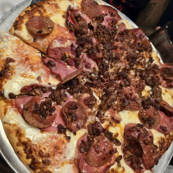 Wally's Pizza Bar - Sports Bars Near Me - Cameron Park, California