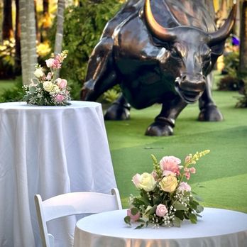 Kalas Events Florist - Elegant pastel rose centerpieces designed for an outdoor wedding at Hotel Wave in Lake Nona, Orlando. - Floral Designers Near Me - Orlando, Florida Kalas Events Florist - Elegant pastel rose centerpieces designed for an outdoor wedding at Hotel Wave in Lake Nona, Orlando. - Floral Designers Near Me - Orlando, Florida