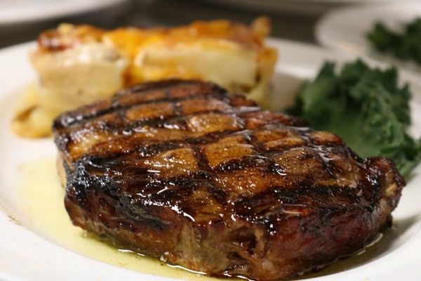 THE WONDER BAR STEAKHOUSE by null