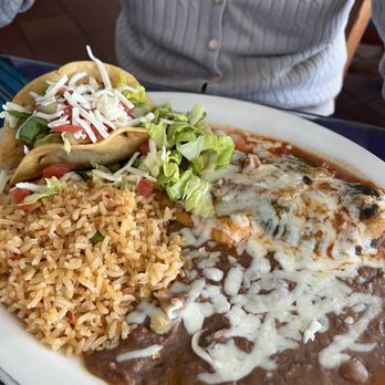 Los Eduardos Restaurant - Taco and chile relleno combo - Mexican Near Me - Long Beach, California Los Eduardos Restaurant - Taco and chile relleno combo - Mexican Near Me - Long Beach, California