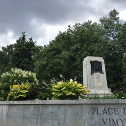 Parc Notre-Dame-de-Grâce - Gorgeous park even with gray skies.