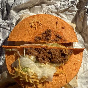 Taco Bell - Literally the worst employee I have ever seen - Fast Food Near Me - Fairhaven, Massachusetts