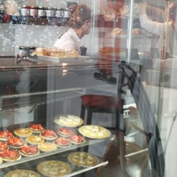 Boulangerie La Mie Richard - Un apercu de la vitrine à pâtisserie