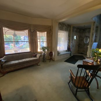 South Shire - Lobby - Hotels Near Me - Bennington, Vermont South Shire - Lobby - Hotels Near Me - Bennington, Vermont