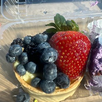 Cakery Bakery - Fruit tart - Bakeries Near Me - La Cañada Flintridge, California