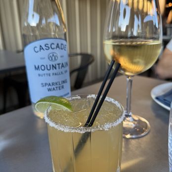 RockCreek Seafood & Spirits - Spicy Marg and Sauvignon Blanc - Seafood Near Me - Seattle, Washington