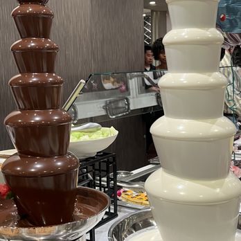 Cafe Sierra - Chocolate fountain Tower - New American Near Me - Universal City, California Cafe Sierra - Chocolate fountain Tower - New American Near Me - Universal City, California
