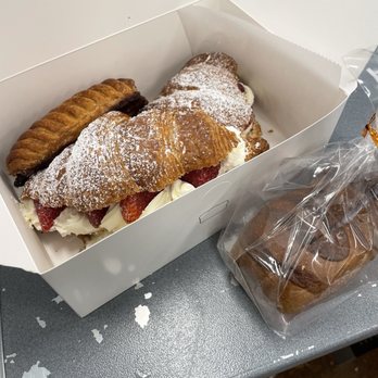 Tous Les Jours - Strawberry Croissant, Chocolate Avalancheand Taro Cream Bun - Bakeries Near Me - Columbus, Ohio Tous Les Jours - Strawberry Croissant, Chocolate Avalancheand Taro Cream Bun - Bakeries Near Me - Columbus, Ohio
