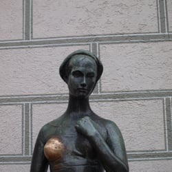 Juliet Capulet Statue