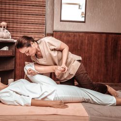 Karen's Massage and Beauty