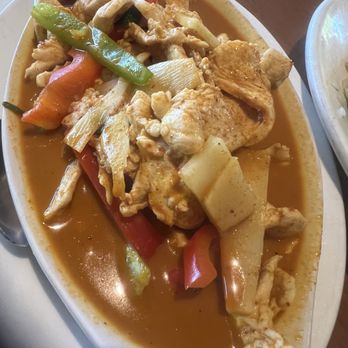 Thai Cafe - Chicken curry with bamboo shoots & bell peppers - Thai Near Me - Irvine, California