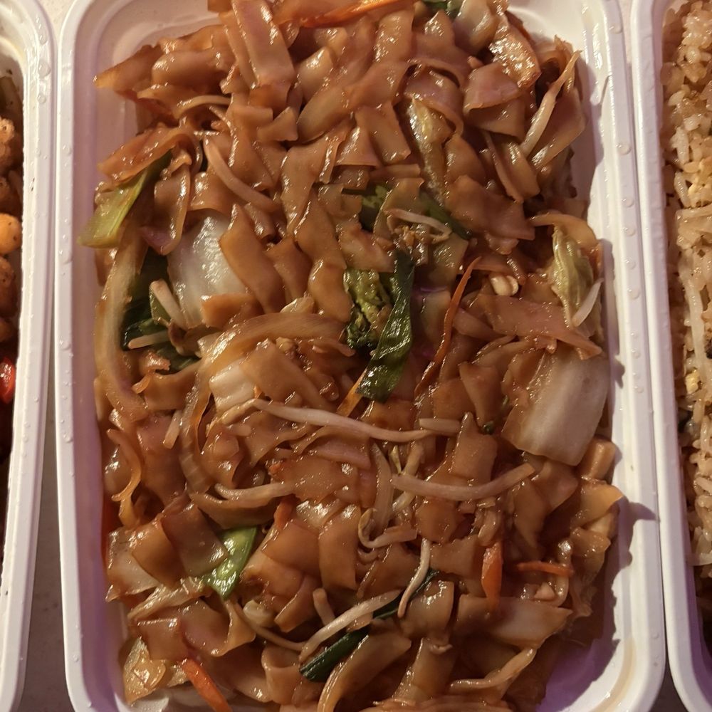 Szechuan Corner - Stir-Fried Flat Rice Noodles - Szechuan Near Me - Chicago, Illinois Szechuan Corner - Stir-Fried Flat Rice Noodles - Szechuan Near Me - Chicago, Illinois
