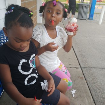 Dairy Queen Ltd Brazier - Strawberry Sundae - Ice Cream & Frozen Yogurt Near Me - Brooklyn Park, Minnesota