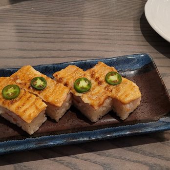 TORA - Aburi salmon oshi set - Japanese Near Me - Toronto, Ontario TORA - Aburi salmon oshi set - Japanese Near Me - Toronto, Ontario