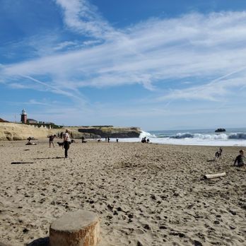 Lighthouse Field State Beach - View from end of beach (arch) towards lighthouse at end - Parks Near Me - Santa Cruz, California Lighthouse Field State Beach - View from end of beach (arch) towards lighthouse at end - Parks Near Me - Santa Cruz, California