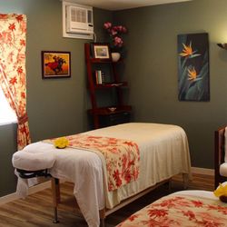 Pau Hana Massage - Romantic Couples Suite