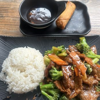 Pepper Space - Beef and broccoli Spring roll - Chinese Near Me - Pittsburgh, Pennsylvania Pepper Space - Beef and broccoli Spring roll - Chinese Near Me - Pittsburgh, Pennsylvania