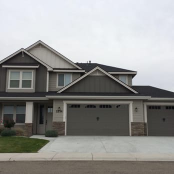 Paramount Property Management - This is a very versatile home.  6 rooms + den.  Upstairs room can double as family room, downstairs room can double as a hobb... - Property Management Near Me - Meridian, Idaho