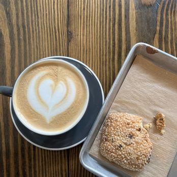 Aveley Farms Coffee Roasters - Honey Lavender Latte and Vegan Orange Cranberry Scone - Coffee & Tea Near Me - Towson, Maryland