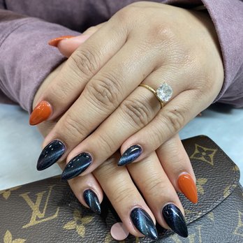 Sunflower Nails - By Kim - Nail Salons Near Me - Alexandria, Virginia