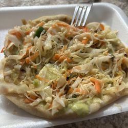 Pupuseria y Restaurante La Limeña - Pupusa Revuelta, Salsa Verde, y Curtido