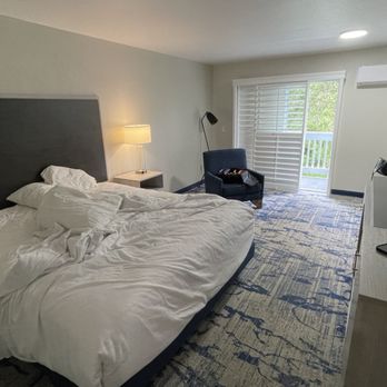 Creekside Inn - Hotels Near Me - Cambria, California Creekside Inn - Hotels Near Me - Cambria, California