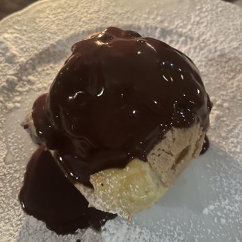Mignon - Profiteroles - Steakhouses Near Me - Montreal, Quebec
