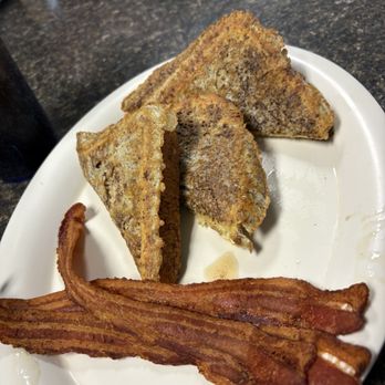 Rainy Dayz Cafe - French toast with crispy bacon. - Cafes Near Me - Milan, Illinois Rainy Dayz Cafe - French toast with crispy bacon. - Cafes Near Me - Milan, Illinois