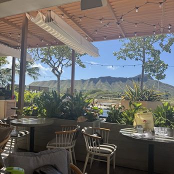 Deck. - Deck area - Hawaiian Near Me - Honolulu, Hawaii