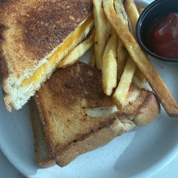 Chase Sapphire Lounge - Grilled cheese to order - Airport Lounges Near Me - San Diego, California Chase Sapphire Lounge - Grilled cheese to order - Airport Lounges Near Me - San Diego, California