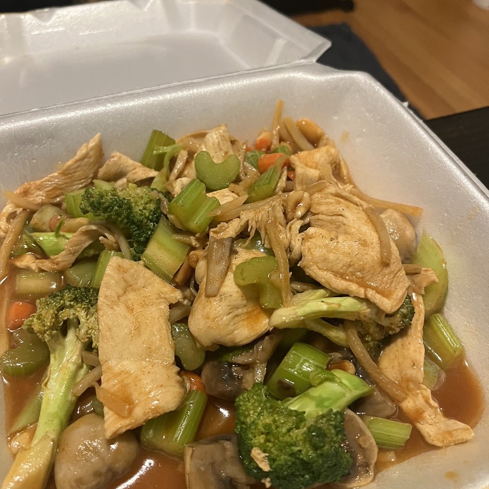 Golden 28 - Kung Pao Chicken - Vietnamese Near Me - Wyoming, Michigan Golden 28 - Kung Pao Chicken - Vietnamese Near Me - Wyoming, Michigan