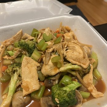 Golden 28 - Kung Pao Chicken - Vietnamese Near Me - Wyoming, Michigan Golden 28 - Kung Pao Chicken - Vietnamese Near Me - Wyoming, Michigan