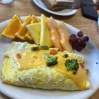 Phil-B's Cafe - Vegetable omelette - Cafes Near Me - Valparaiso, Indiana