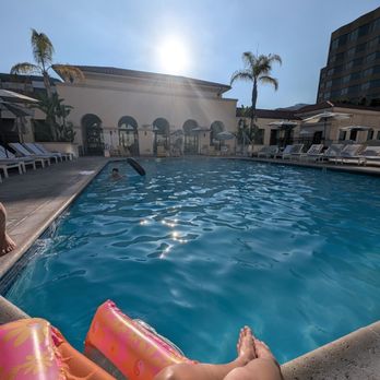 Pasadena Hotel & Pool - Pool side - Hotels Near Me - Pasadena, California