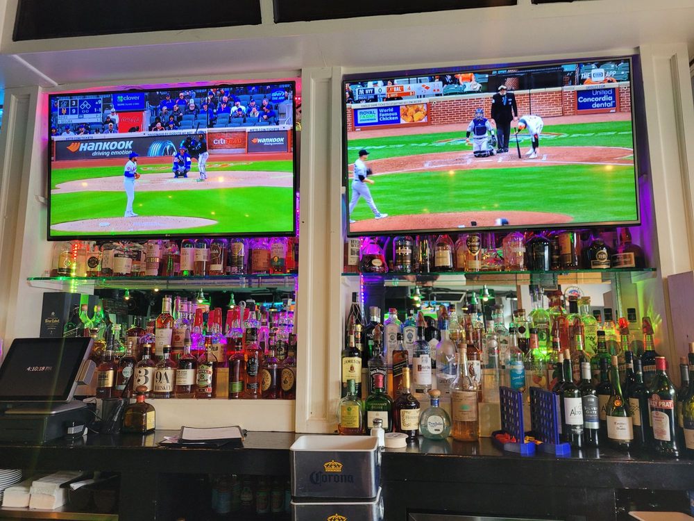 Alex Lounge Bar & Grill