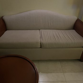 Iberostar Selection Cancún - Worn couch - Hotels Near Me - Cancún, ROO