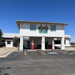Lucille's Roadhouse - Front area