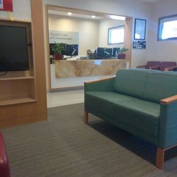 USC Caruso Family Center - Waiting room and front desk