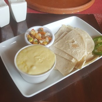 The Pickled Onion - Queso fundido - Mexican Near Me - Santa Elena, YUC