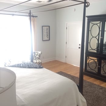 Cameron Inn - Eating/sitting area and hidden TV - Bed & Breakfast Near Me - Fredericksburg, Texas