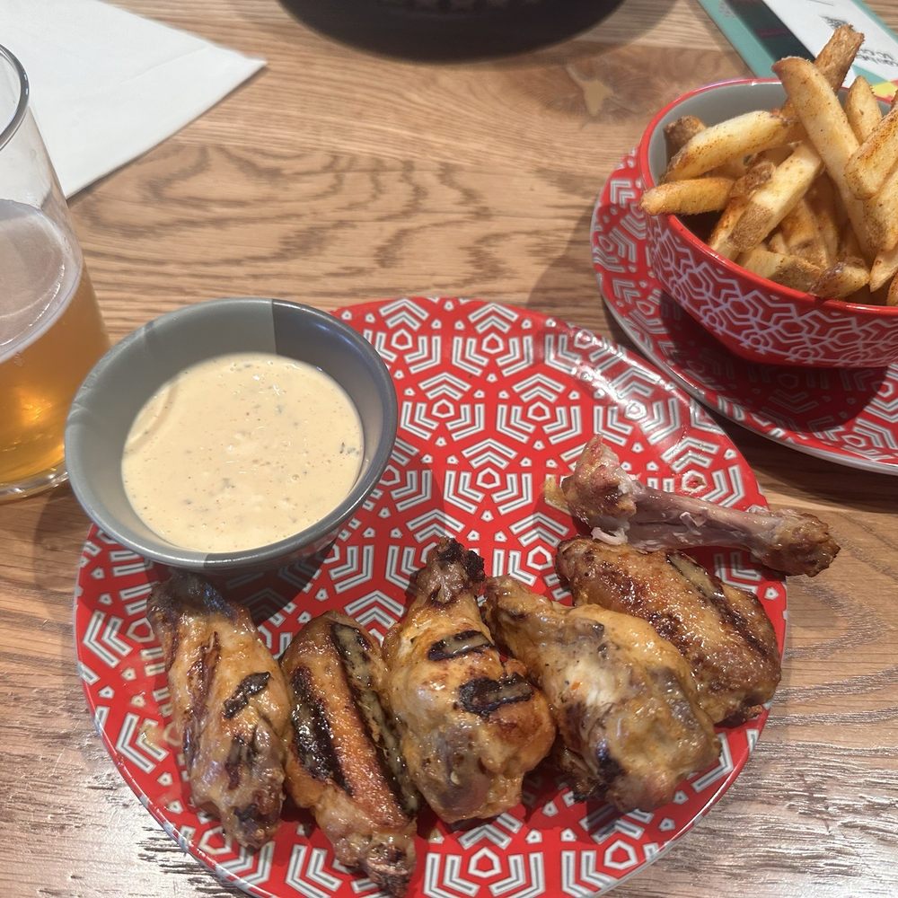 Chicken 6 PERi-PERi Wings with PERi Ranch